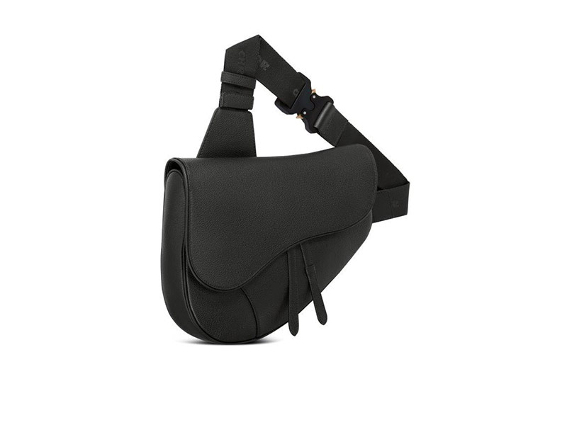ديور تُغني عالم حقيبة Saddle من خلال إصدار كبير الحجم